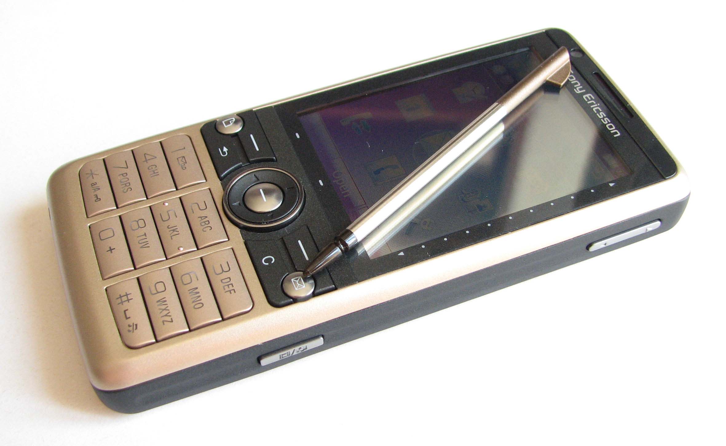 Klingeltöne Sony-Ericsson G700 kostenlos herunterladen.